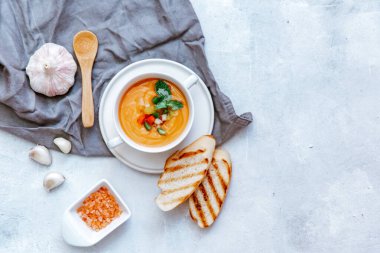 Kasede soğuk domates çorbası, İspanyol geleneksel yaz yemeği..