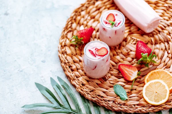 Erdbeerjoghurt Mit Frischen Beeren Gesundes Essen Und Trinken Konzept Draufsicht — Stockfoto