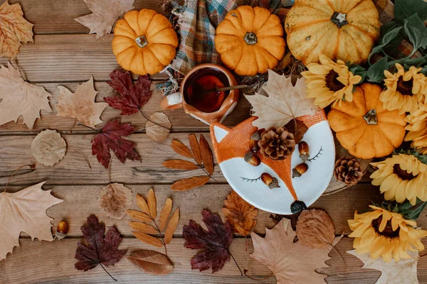 Composición Otoñal Con Hojas Secas Calabazas Sobre Fondo Madera Otoño — Foto de Stock