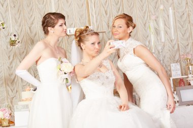 güzel gelinler kendi kendine portre almak