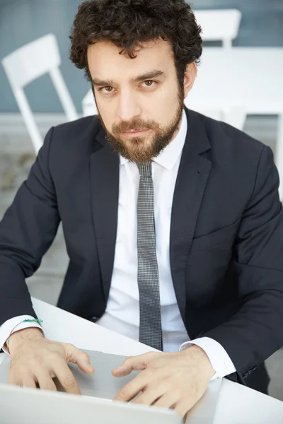 Empresario Trabajando Con Portátil — Foto de Stock