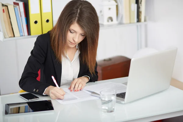 Trabalhar em casa permite-me um trabalho flexível — Fotografia de Stock