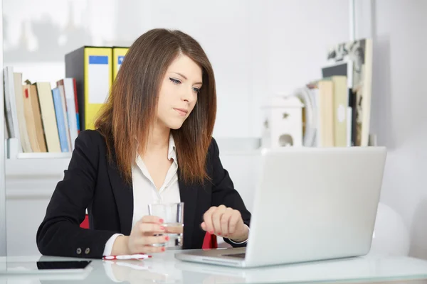 Lavorare a casa mi permette di lavorare in modo flessibile — Foto Stock