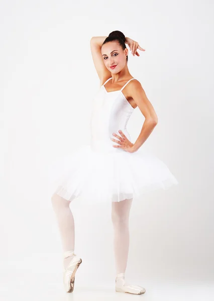 Bailarina bailando sobre un fondo blanco —  Fotos de Stock