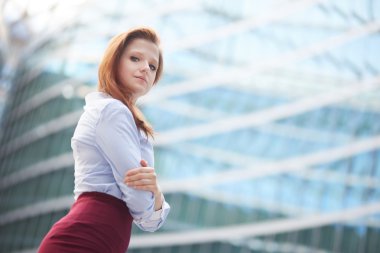 gülümseyen iş kadını portresi