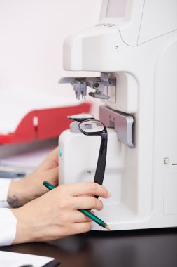 kadın doktor optometrist Studio çalışma