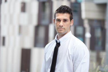 genç işadamı portre için poz 