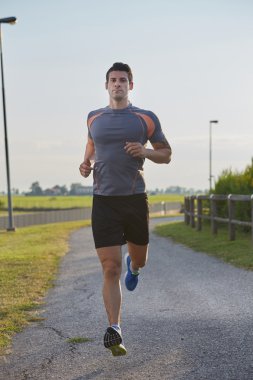 erken gündoğumu kavram egzersiz, fitness ve sağlıklı yaşam için çalışan