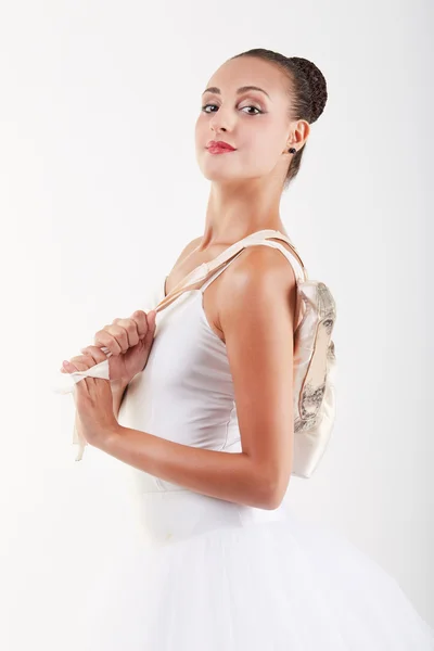 Bailarina clásica rodada en el fondo del estudio —  Fotos de Stock