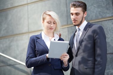  iş takım çalışması dijital tablet ile çalışma