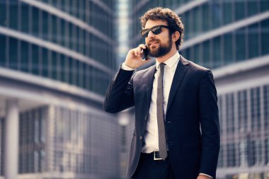 işadamı için mobil ofis binası dışında konuşmak