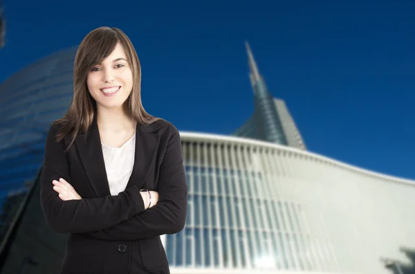 Young businesswoman working outside office building — Stock Photo, Image