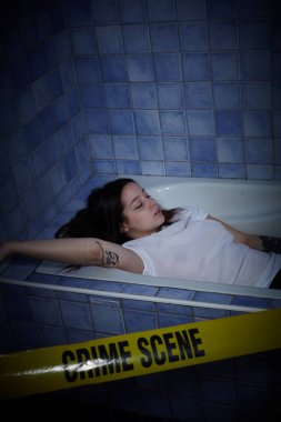 Suç mahalli, banyo tüpünde öldürülen kadın.