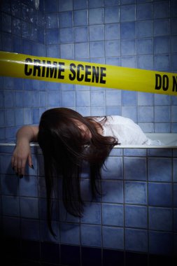 Suç mahalli, banyo tüpünde öldürülen kadın.