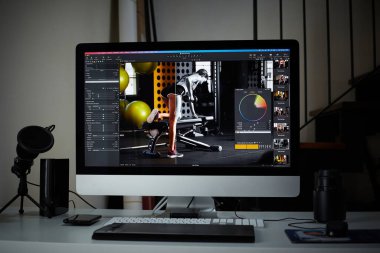 Bir Fotoğraf Stüdyosundaki Bilgisayar