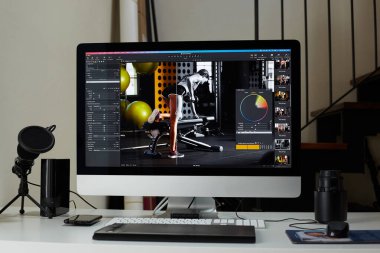 Bir Fotoğraf Stüdyosundaki Bilgisayar