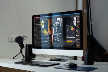 Bir Fotoğraf Stüdyosundaki Bilgisayar