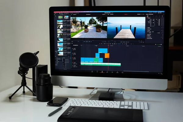 Számítógép Egy Videoszerkesztő Szobában — Stock Fotó