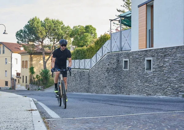 Bisikletli bisiklet pedallı.