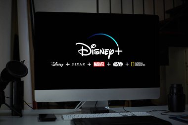 Disney kanalını gösteren masaüstü bilgisayarı