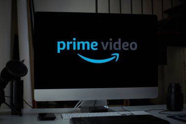 Amazon tarafından Prime Video 'yu gösteren masaüstü bilgisayarı