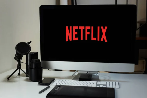 stock image Desktop computer displaying Netflix