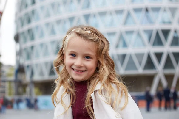 Retrato Niña Del Hermoso Pelo Rubio — Foto de Stock