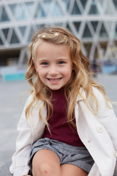 Retrato Niña Del Hermoso Pelo Rubio — Foto de Stock