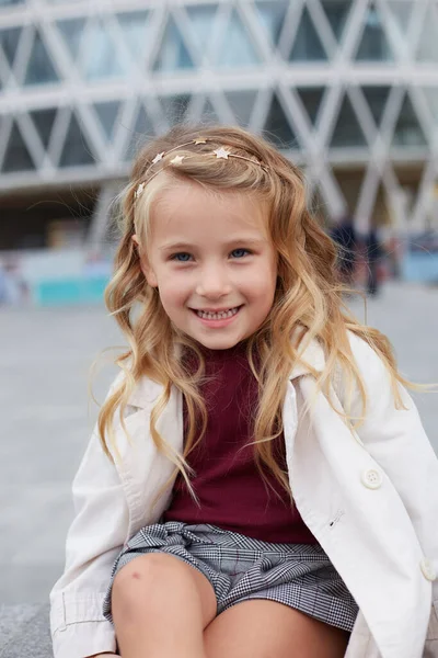 Retrato Niña Del Hermoso Pelo Rubio — Foto de Stock