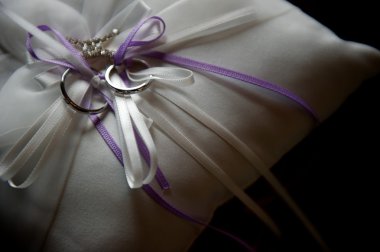 Nikah yüzüğünü kapat.