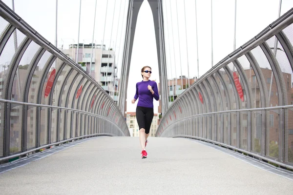 Mujer que corre en MIlan - Italia — Foto de Stock