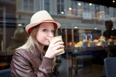 kahve fincanı coffeeshop at ile kadın