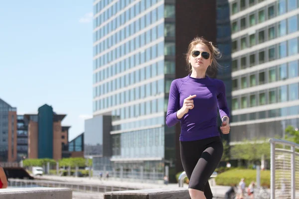Running vrouw in Kopenhagen — Stockfoto