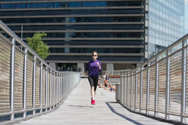 Running vrouw in Kopenhagen — Stockfoto