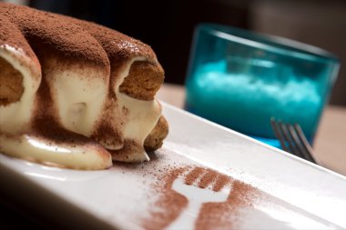 Tiramisu tatlı tatlı bir restoranda vurdu