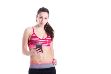 kulaklıkla müzik dinleyen kız.