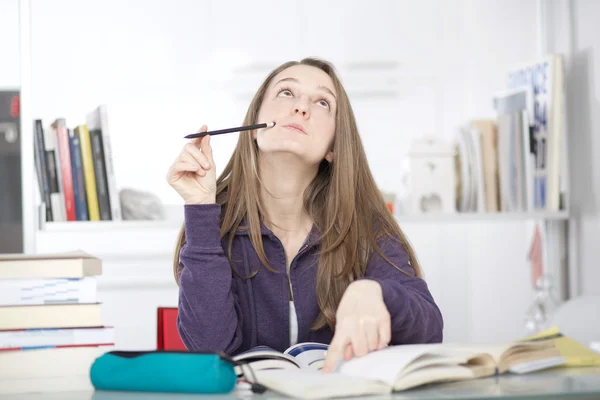 Young beautiful student working at home — Stock Photo, Image