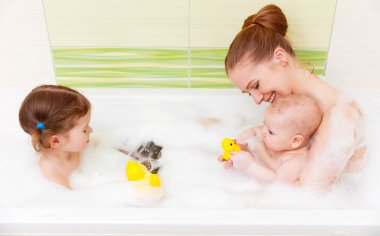 köpük anne birlikte çocuk bebekle banyo banyo