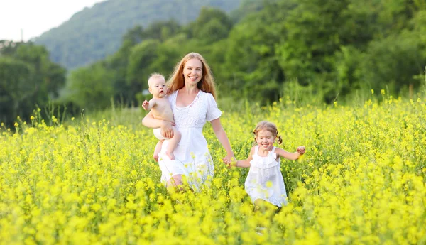 Happy family, mother and children little daughter and baby runni — Stock Photo, Image