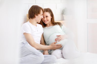 Mutlu gelecek anne, baba ve beklentisiyle hamile anne 