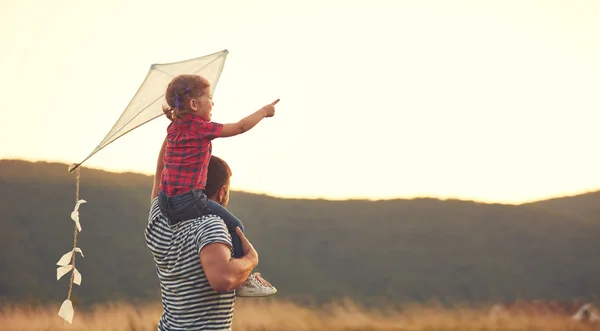Happy family father and child on meadow with a kite in summer — Stock Photo, Image
