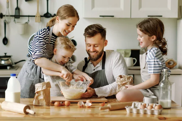 Happy Young Family Kids Gathering Kitchen Preparing Tough Pastry While — стоковое фото