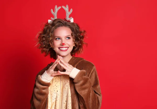 Carino Divertente Giovane Donna Costume Renna Natale Sorride Rallegra Sul — Foto Stock