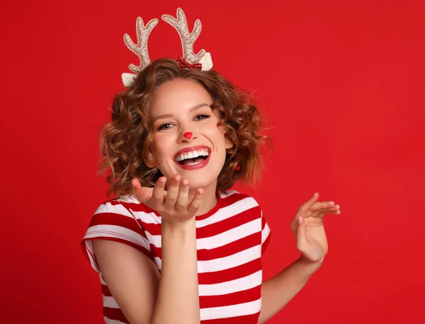 Delighted Funny Young Woman Christmas Reindeer Costume Laughs Blows Kiss — Stock Photo, Image