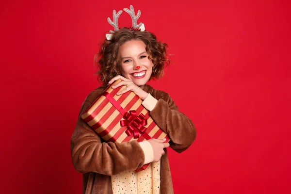 Carino Divertente Giovane Donna Costume Renna Natale Sorride Rallegra Con — Foto Stock