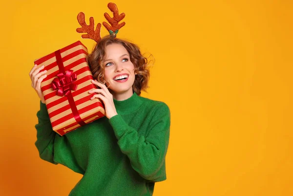 Cheerful Funny Surprised Young Woman Green Sweater Deer Antlers Holds — Stock Photo, Image