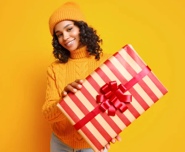 Happy Young Ethnic Woman Sweater Hat Showing Wrapped Present Smile — Stock Photo, Image