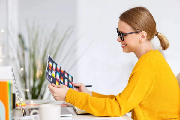 Side View Smiling Female Designer Examining Paper Color Samples While — Stock Photo, Image