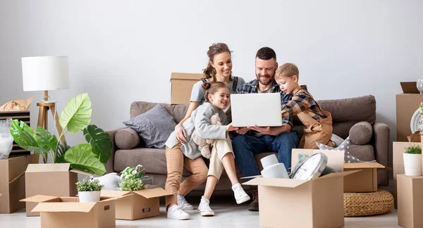 Content Family Sitting Together Sofa New Flat Unpacked Boxes Using — Stock Photo, Image