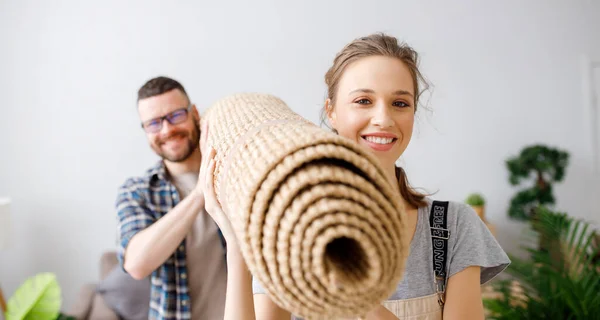 Cheerful Couple Boyfriend Girlfriend Standing Carpet Looking Camera Moving New — Stock Photo, Image
